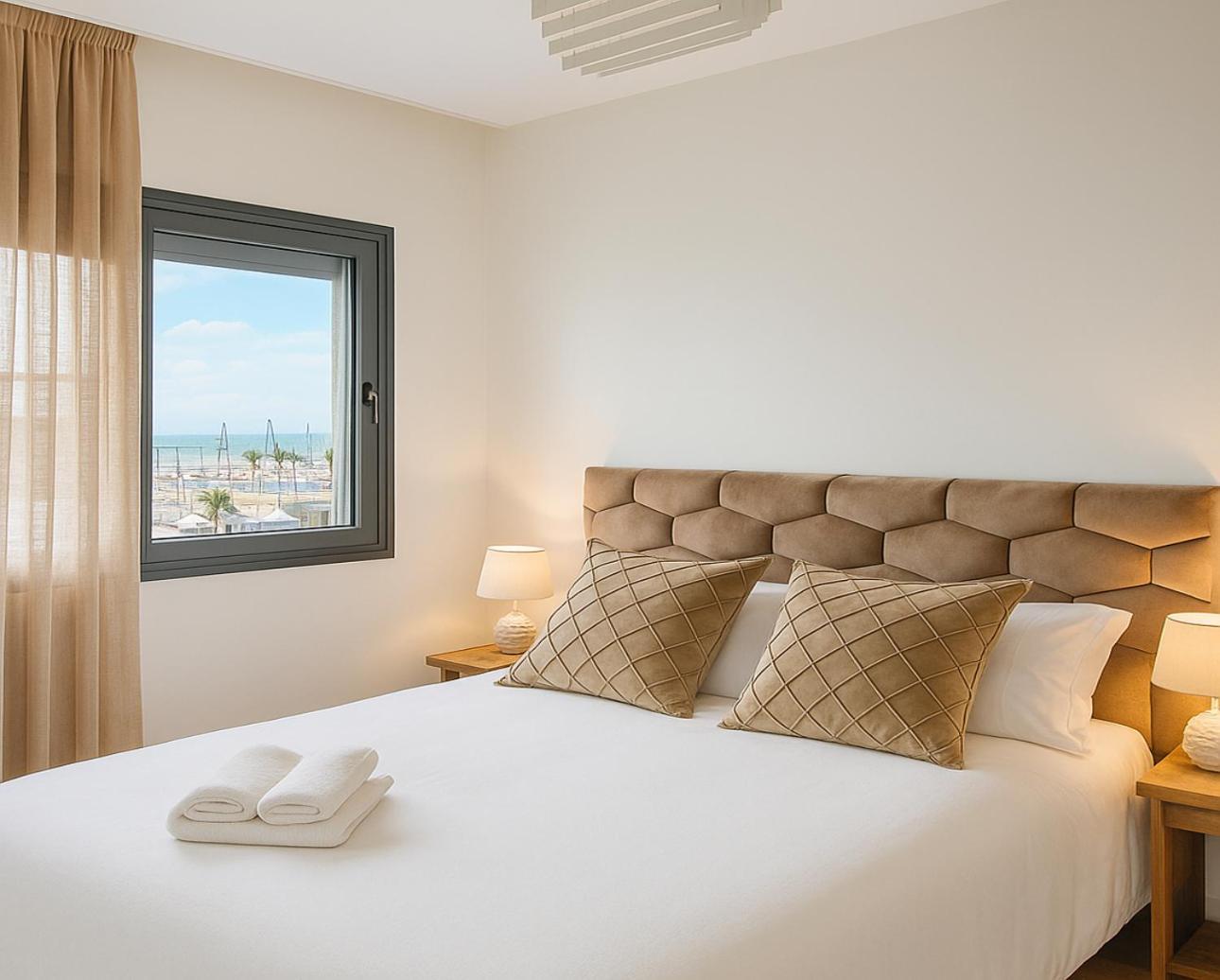 Cosy Ensoleille 2ch Proche De Mosquee Hassan Ii Et Corniche